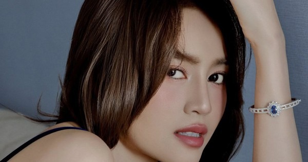 Ninh Dương Lan Ngọc được đề cử là mỹ nhân đẹp nhất thế giới - Đèn trong phòng sạch mỹ phẩm