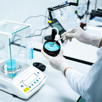 Tiêu chuẩn kiểm soát vi sinh trong phòng sạch mỹ phẩm