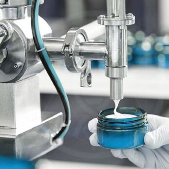 Phòng sạch trong chiết rót mỹ phẩm dạng lỏng