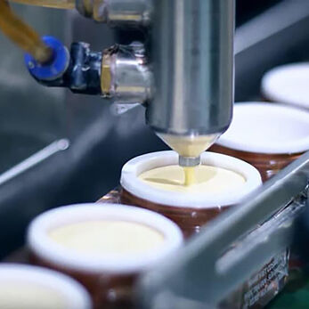 Có cần giấy chứng nhận đủ điều kiện sản xuất mỹ phẩm không?