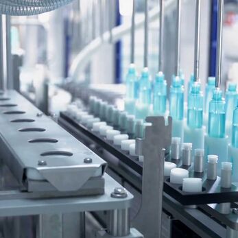 Vì sao sản xuất serum cần phòng sạch đạt chuẩn GMP-WHO?