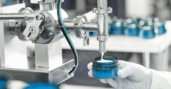 Phòng sạch trong chiết rót mỹ phẩm dạng lỏng