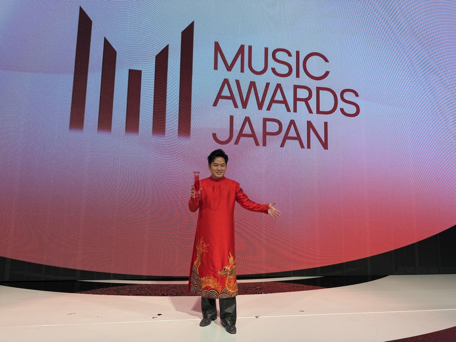 Ca sĩ Tùng Dương